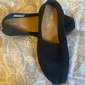 Toms slip on/ pull on shoes